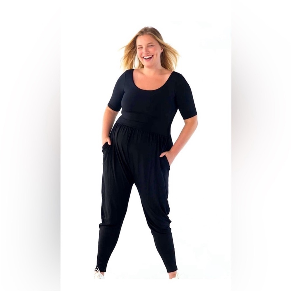ISO IMBODHI sleeved or sleeveless jumpsuit in M (black preferred)